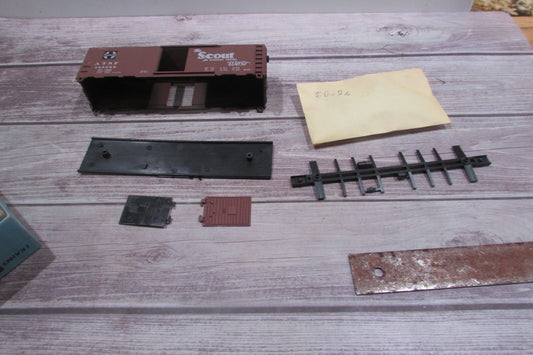 HO Scale Athearn 5015 ATSF Scout 40' Box Car Kit