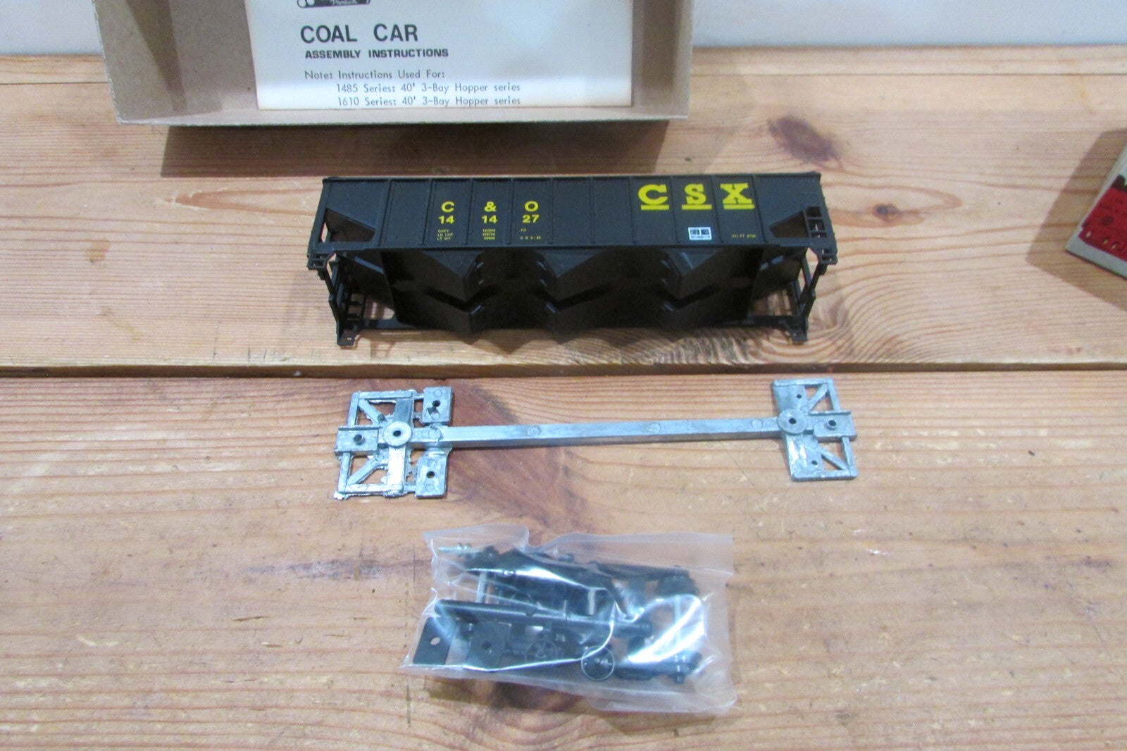 HO Scale RoundHouse 1535 3Bay Rib Side Hopper CSX/C&O #141427 RH4745