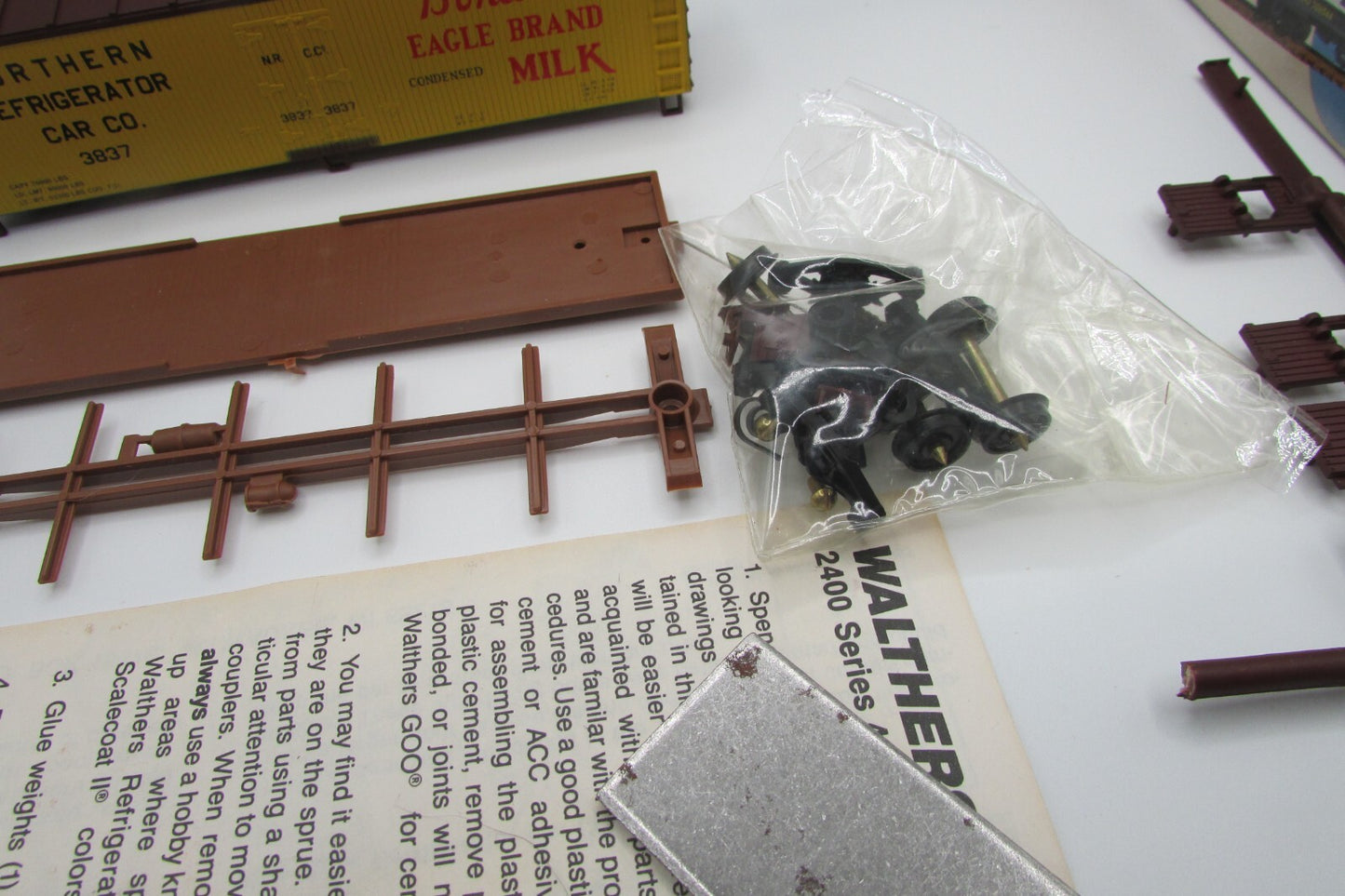 HO Scale Walthers 932-2482 40ft Reefer Wood End Borden WAL4672