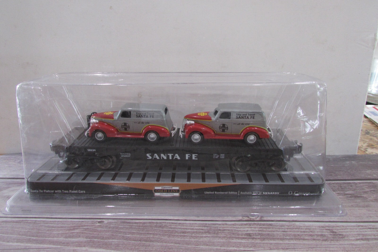 O Gauge Menards 279-3053  Santa Fe Flat Car with Two Panel Cars Lot#2966