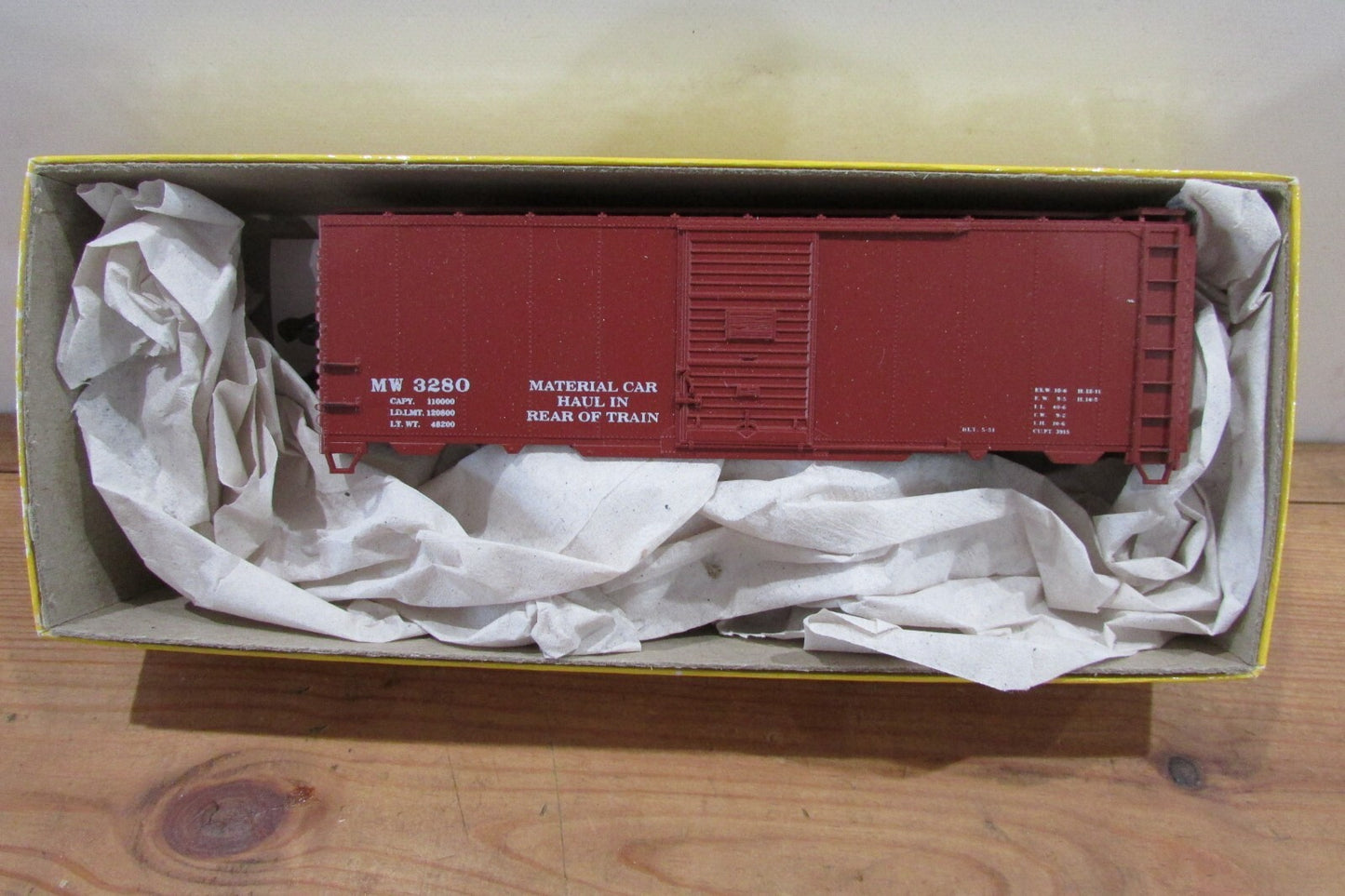 HO Scale Accurail 3285 40' Steel AAR Box Car M OF W OXIDE