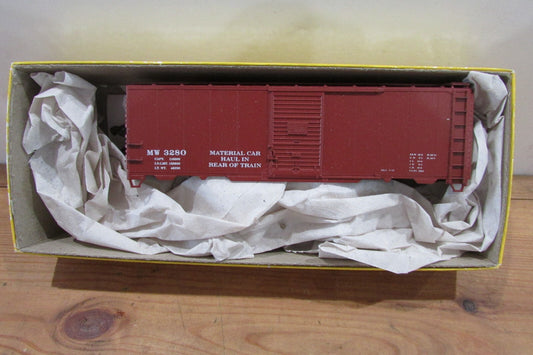 HO Scale Accurail 3285 40' Steel AAR Box Car M OF W OXIDE