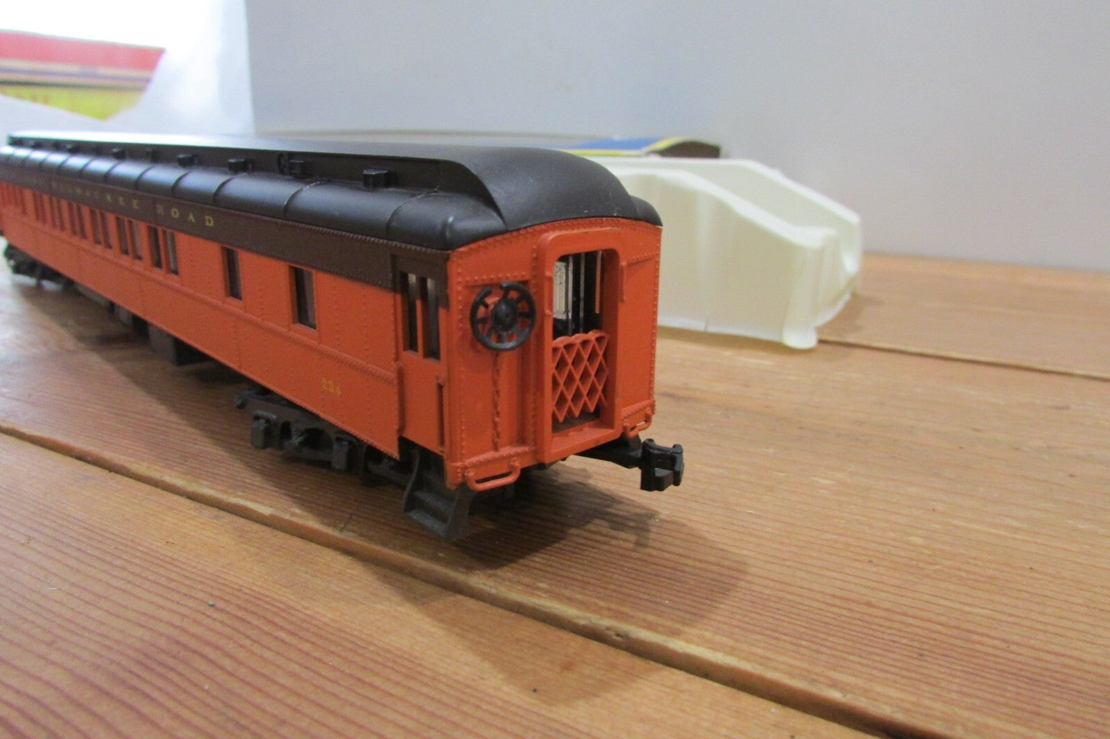 HO Scale AHM/Rivarossi 1920 Pullman Car The Milwaukee Road Lot#3985