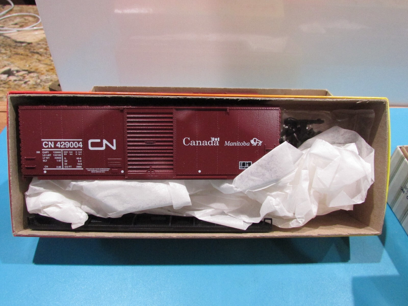 HO Scale RoundHouse (4Cars) Assorted Freight Cars and Caboose  CN Lot#1576