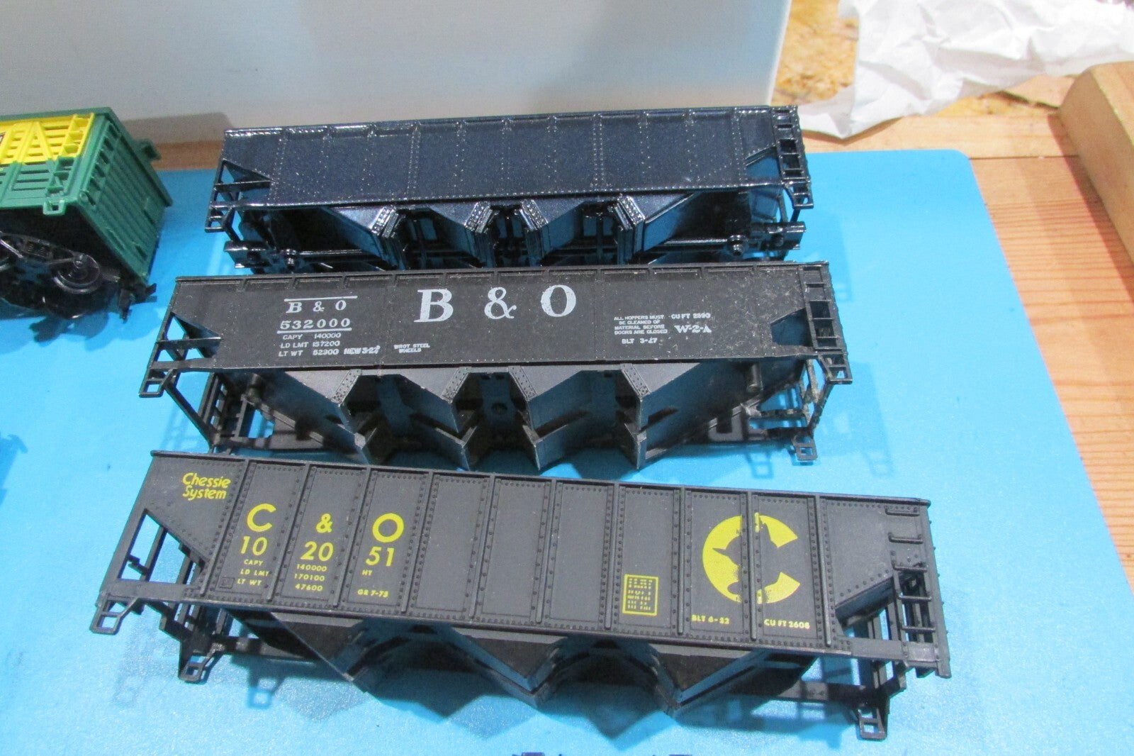 HO Scale Assorted Different Brands Shell and Part Lot#2559