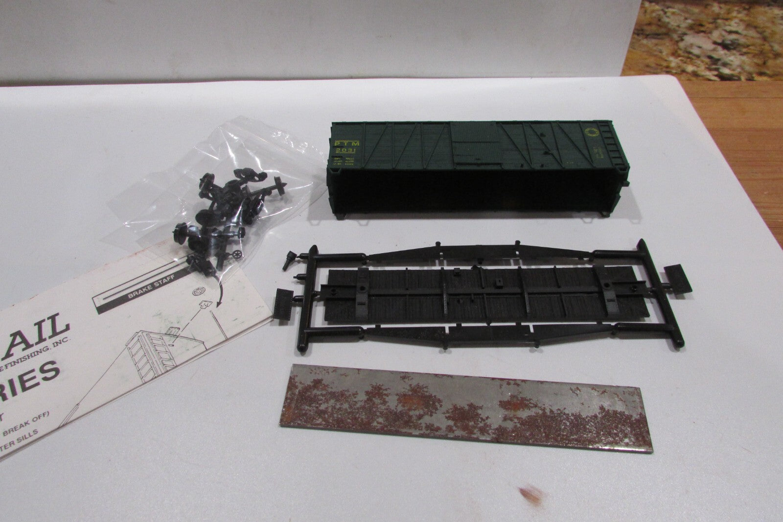 HO Scale Accurail (5) Assorted Freight Cars Kits Lot#2931
