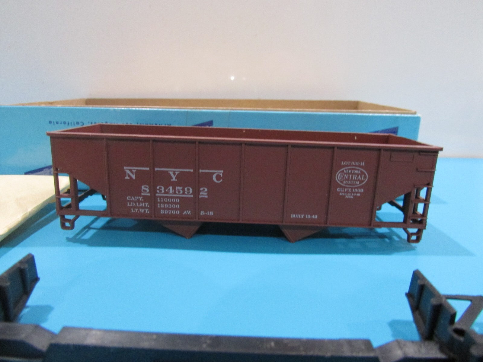HO Scale Athearn 5443 NYC 34ft Ribbed-Side Hopper Kit