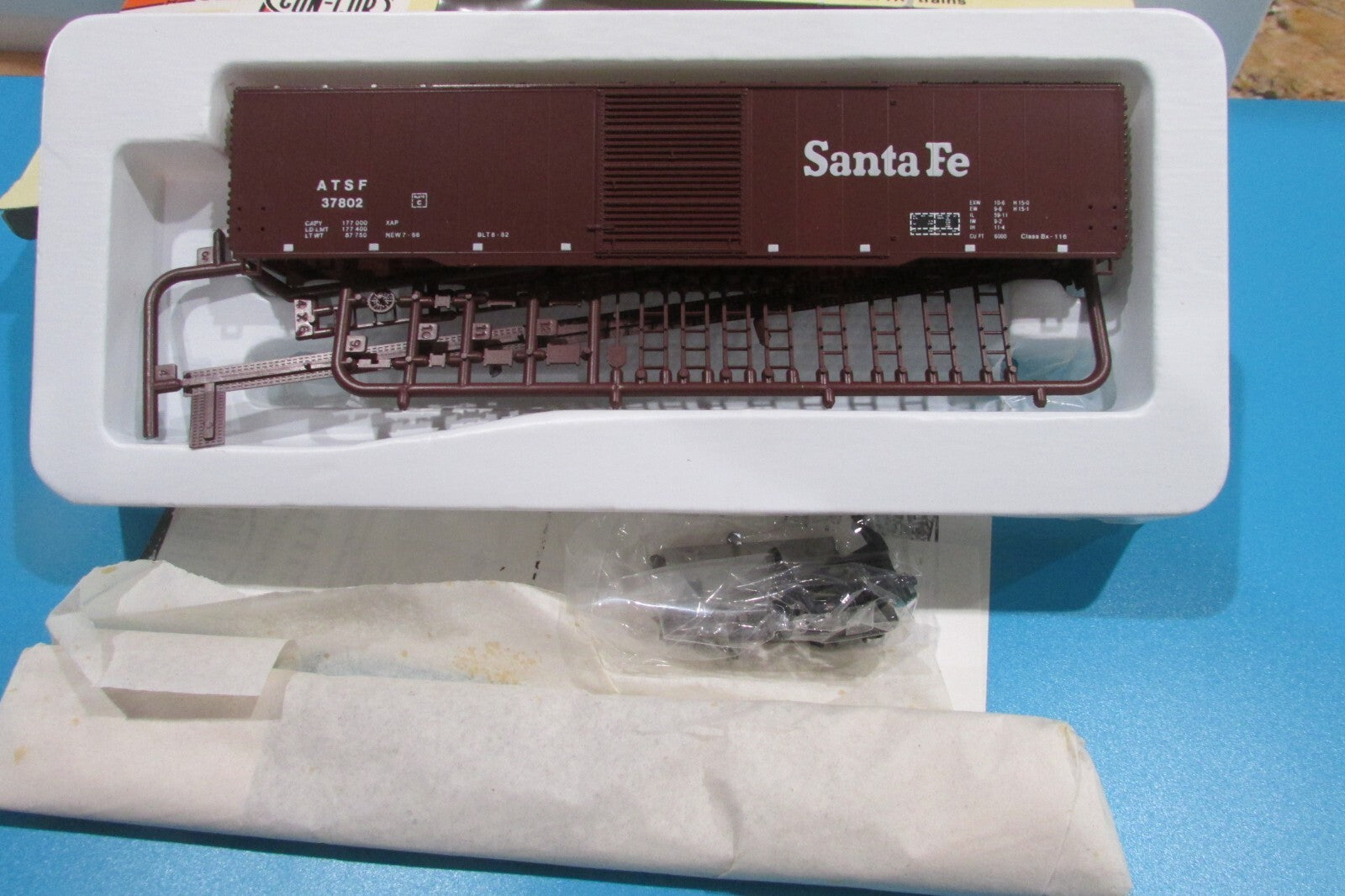 HO Scale (2)Con-Cor 60ft Single Door Boxcar Kit Santa Fe Lot#0684