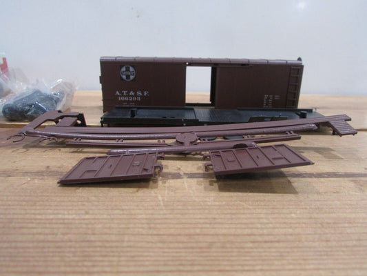 HO Scale RoundHouse 1086 40' Roundtop BoxCar Santa Fe Kit RH4344