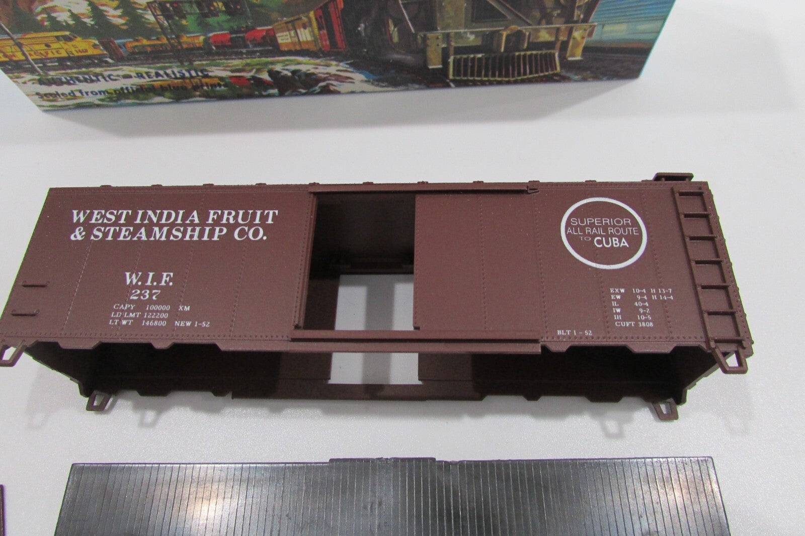 HO Scale Athearn 1138-1 West Indian Fruit 40' Box Car