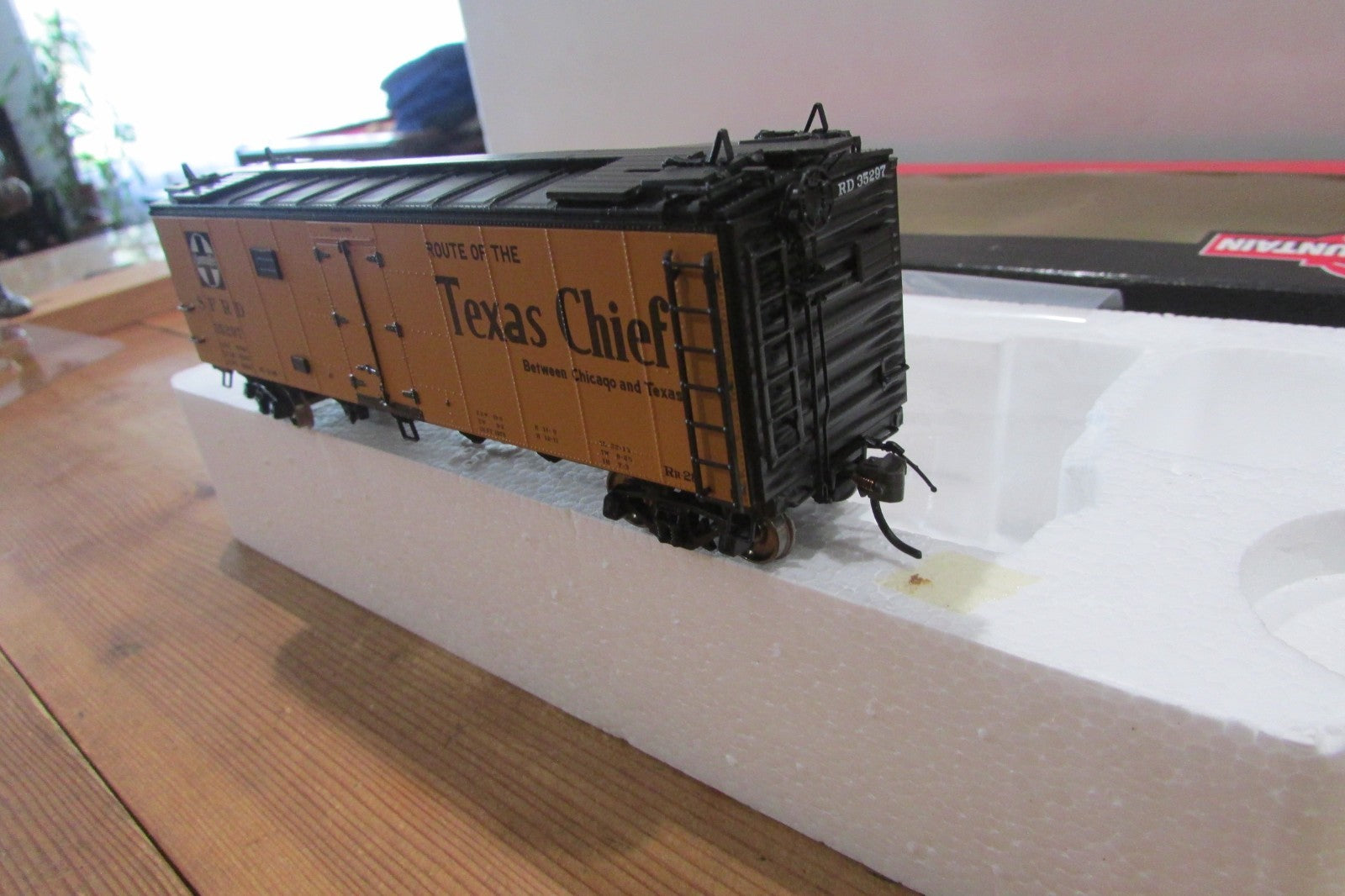 HO Scale InterMountain 46115-10 Santa Fe Refrigerator Car #35297  IM5123
