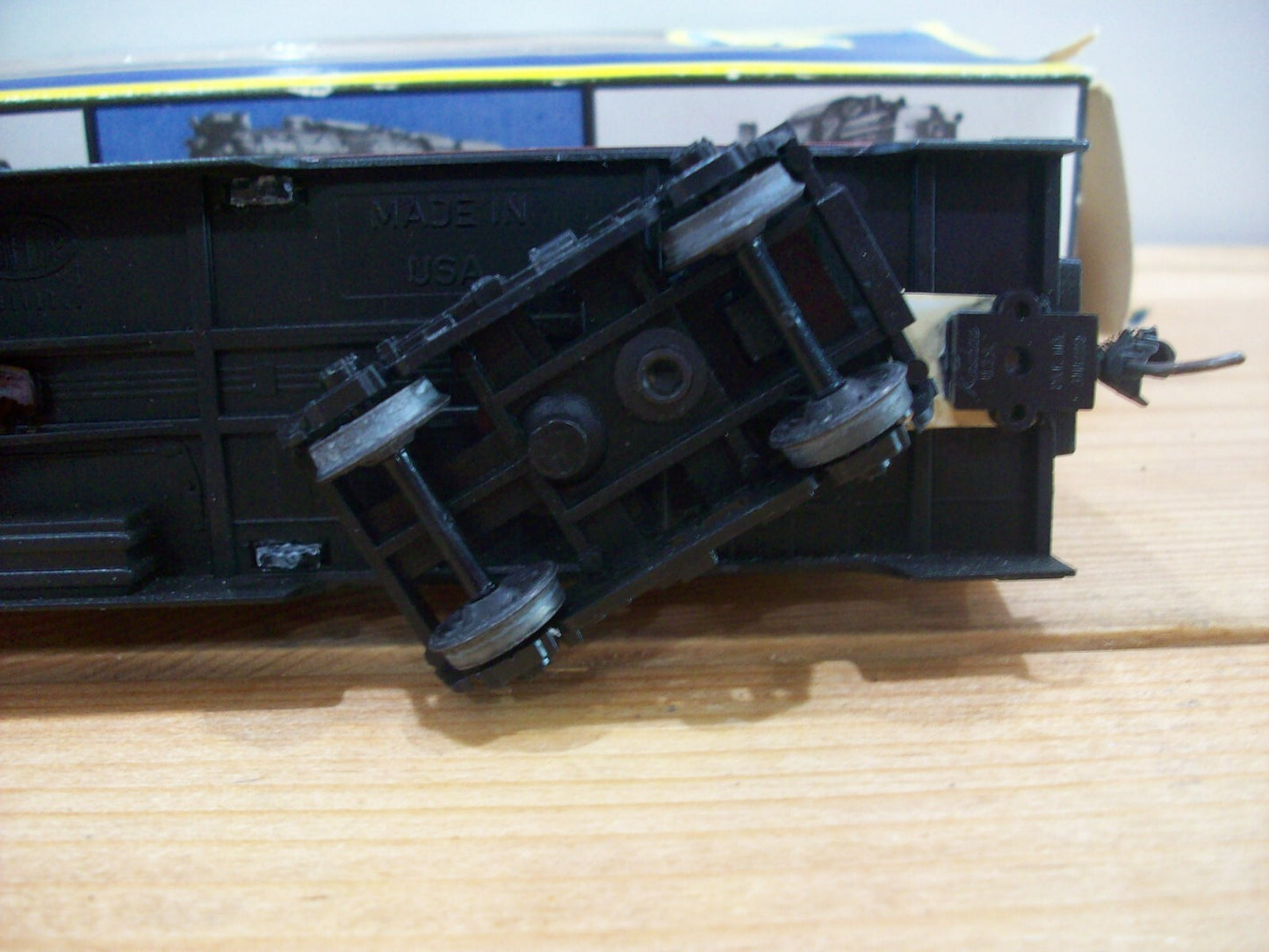 HO Scale AHM/Rivarossi Diner Car "Royar American Show" Lo#0396