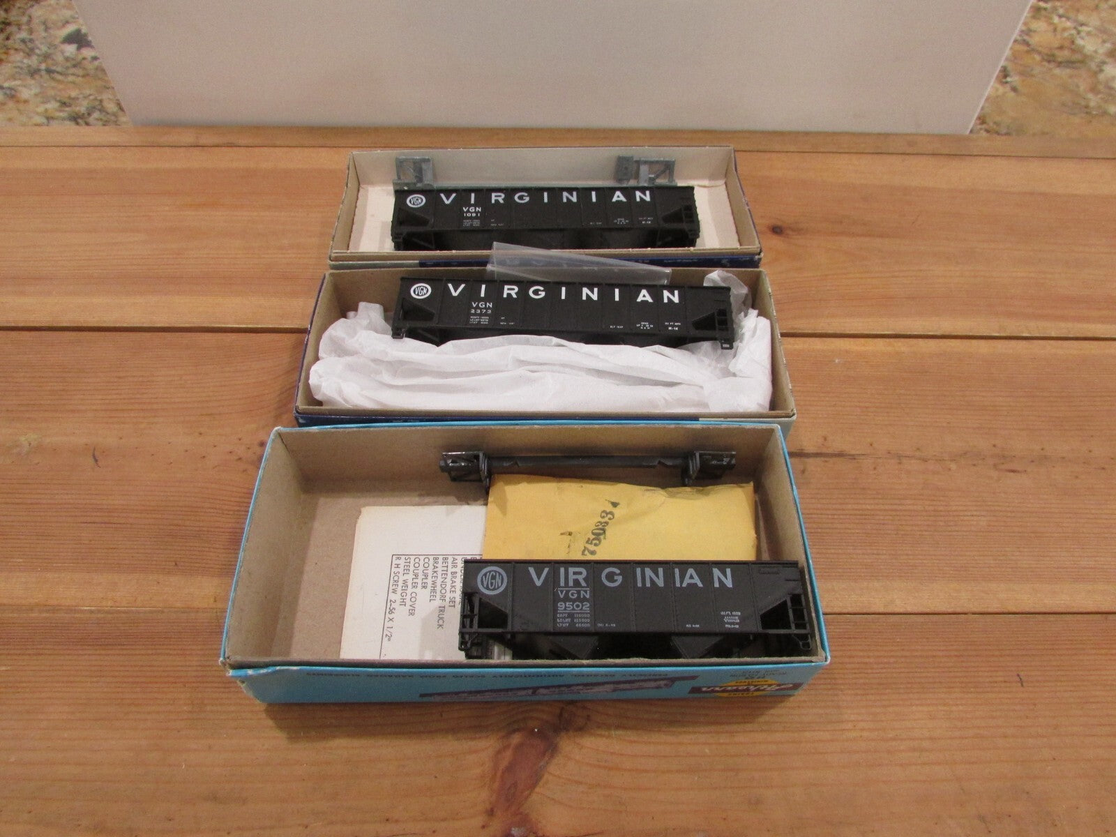 HO Scale Athearn  & Rondhouse (3) Asssorted Freight Cars Kits Virginia Lot#1650