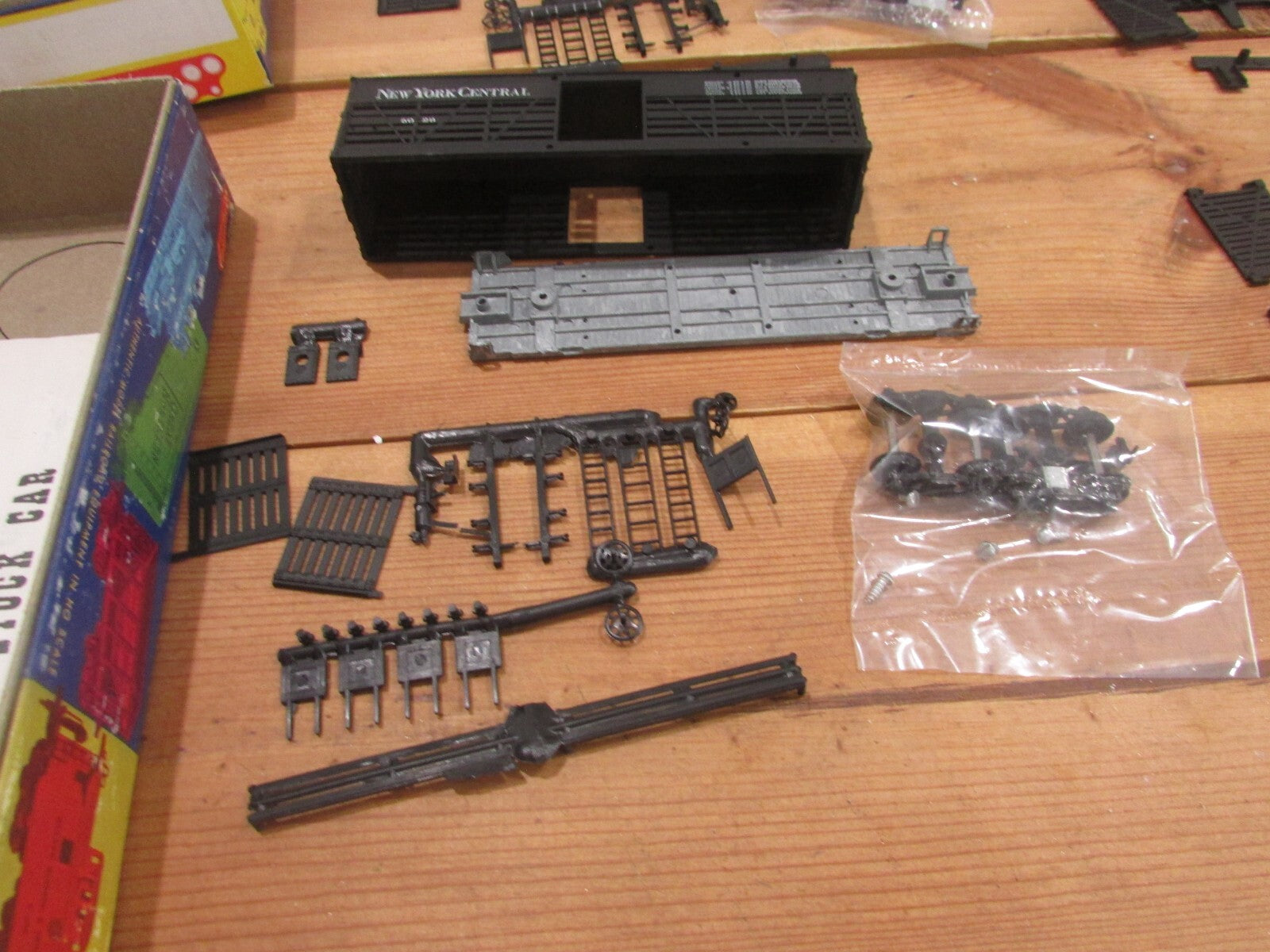 HO Scale Roundhouse & Athearn (4) Assorted Car Kits  Lot#1906