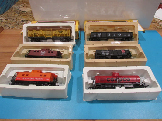 HO Scale Life-Like (6) Assorted Freight Cars in Box Lot#1414