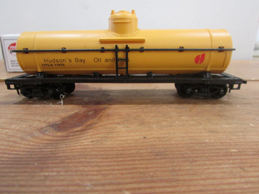 HO Scale Model Power 8104 40' Chemical Tank Car Hudson Bay