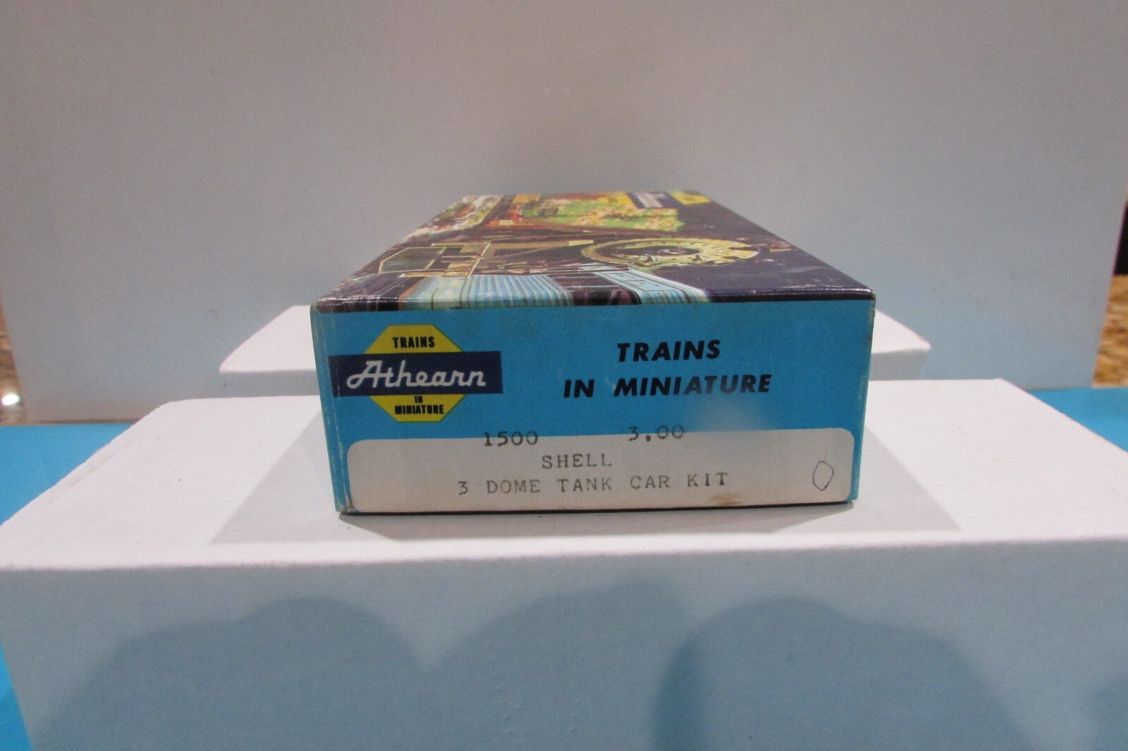 HO Scale Athearn 1500 SHELL Oil  Three Dome Tank Car Kit