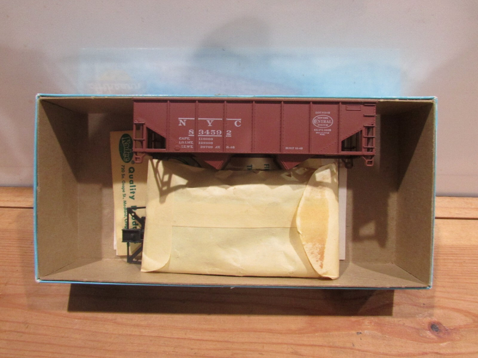 HO Scale Athearn 5443 NYC 34ft Ribbed-Side Hopper Kit