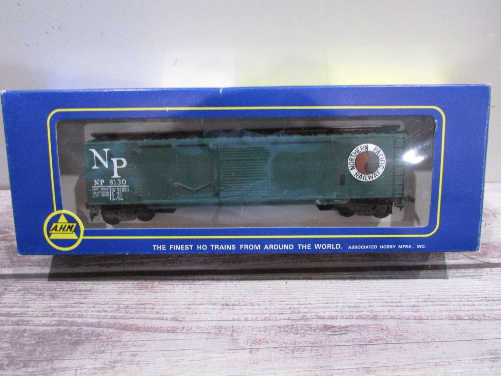 HO Scale AHM 5422 50' Box Car Combo Northern Pacific Railway  RTR