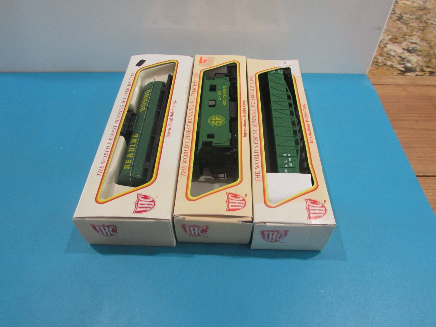 Ho Scale IHC (3) Assorted Freight Cars P&LE, SOUTHERN, READIND Lot#2434