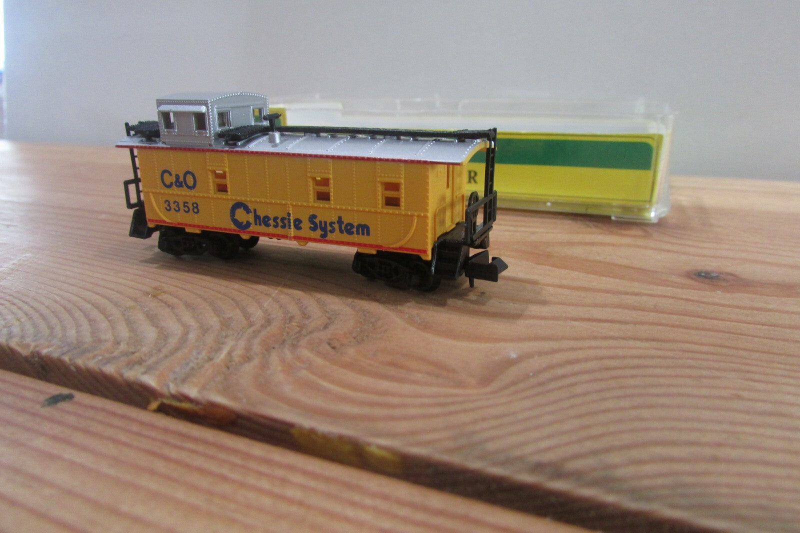 N Scale Model Power 3103 Chessie System Caboose