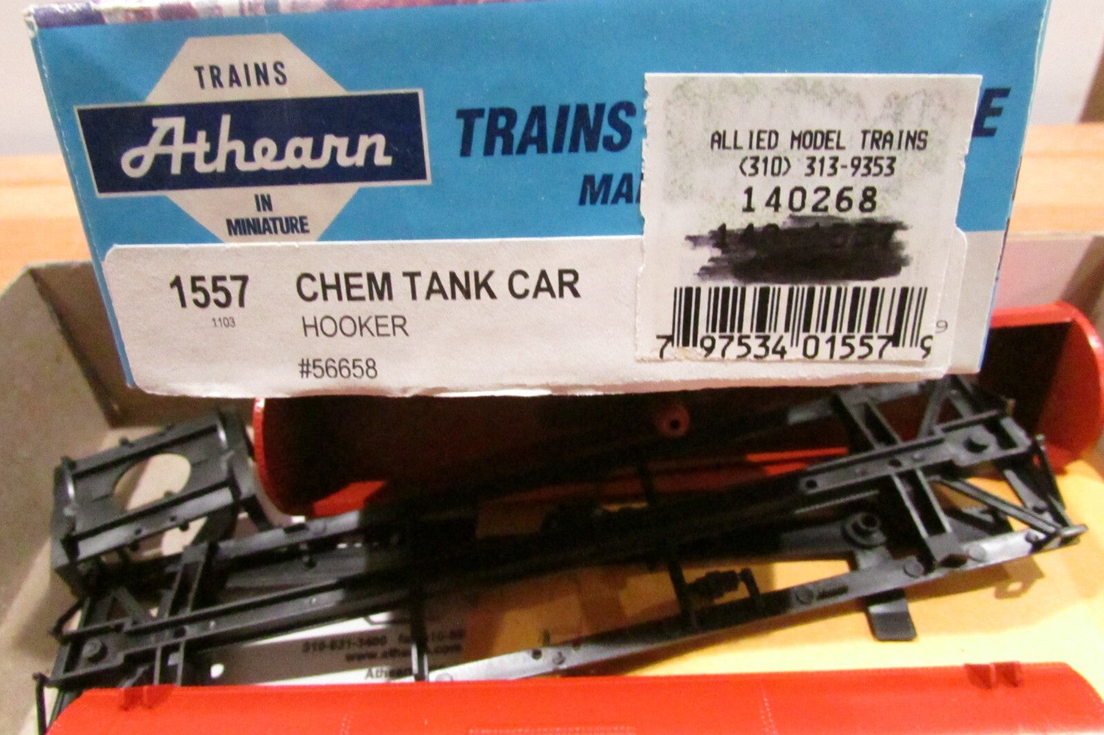 HO Scale Athearn 1557 Chemical Tank Car Kit Hooker #56658