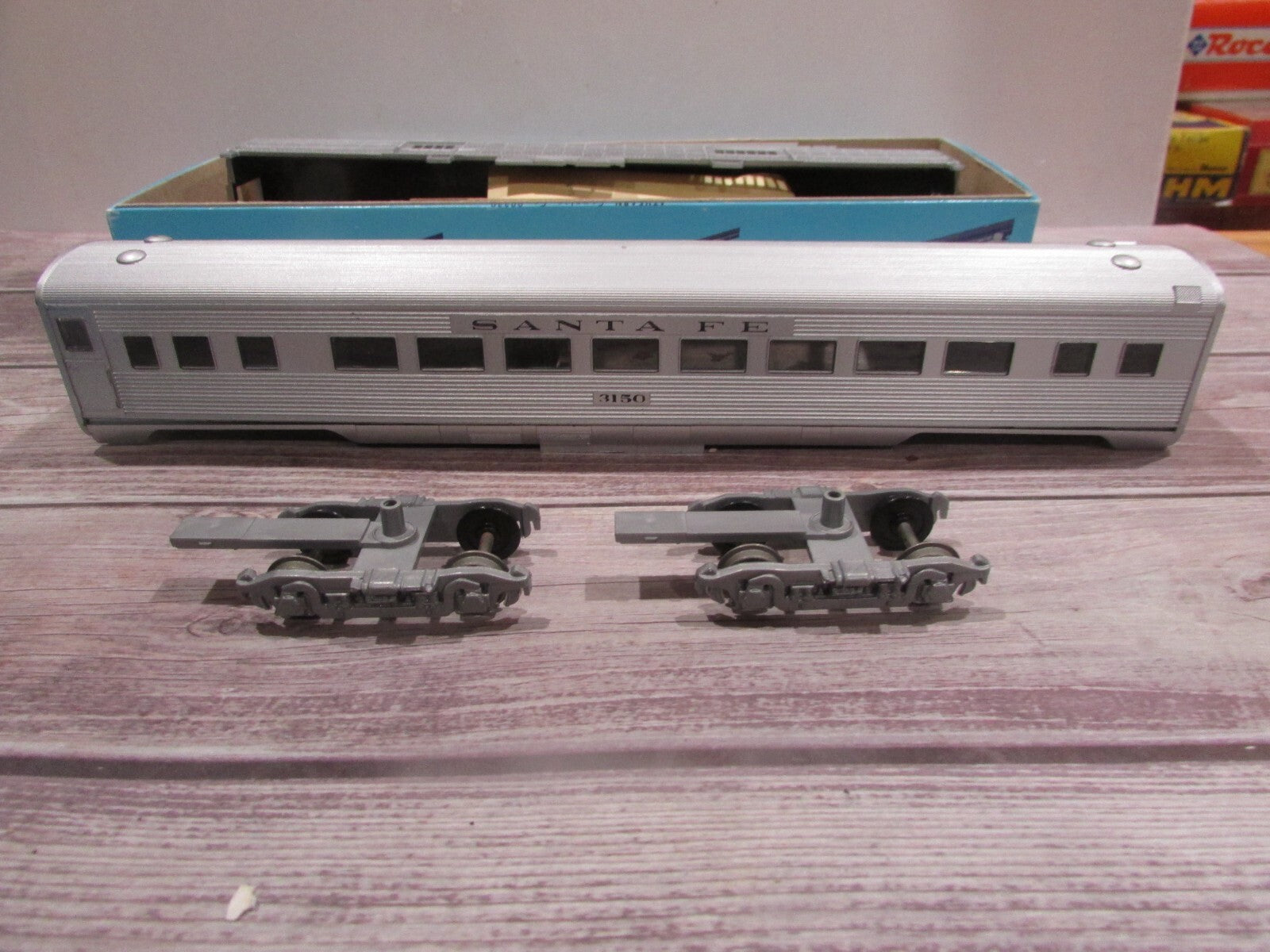 HO Scale Athearn (2) Passenger Car "Santa Fe" Kits Lot#3226