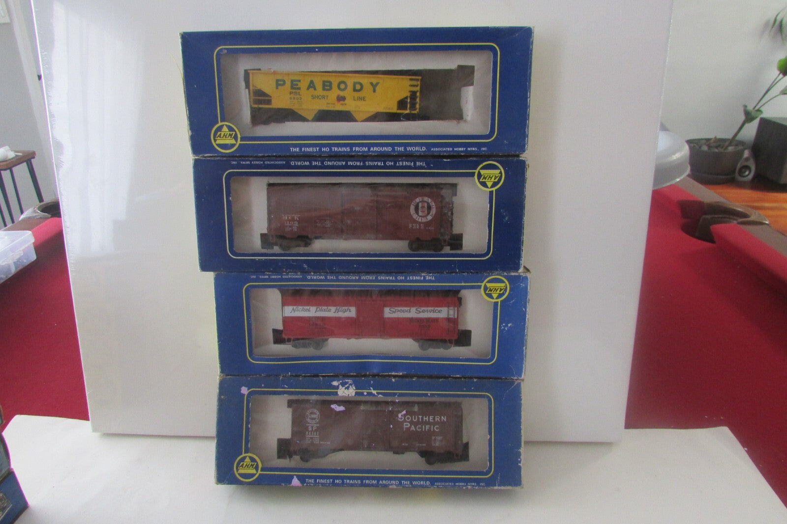 HO Scale AHM (12) Assorted Freight Cars Lot#0411