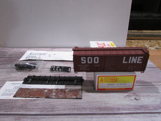 HO Scale Accurail 38021 40' Combo Door BoxCar Kit Soo Line #48476