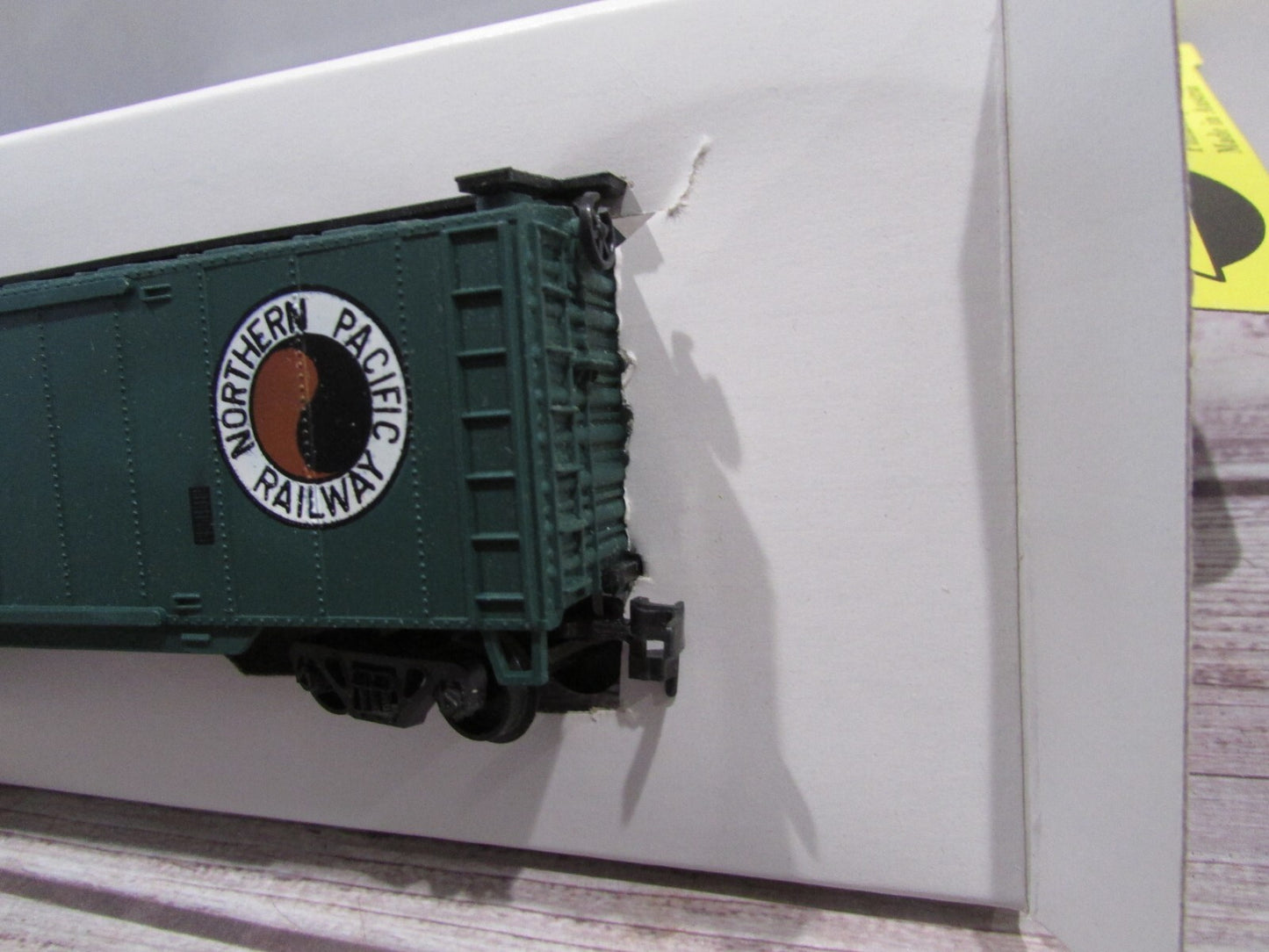 HO Scale AHM 5422 50' Box Car Combo Northern Pacific Railway  RTR