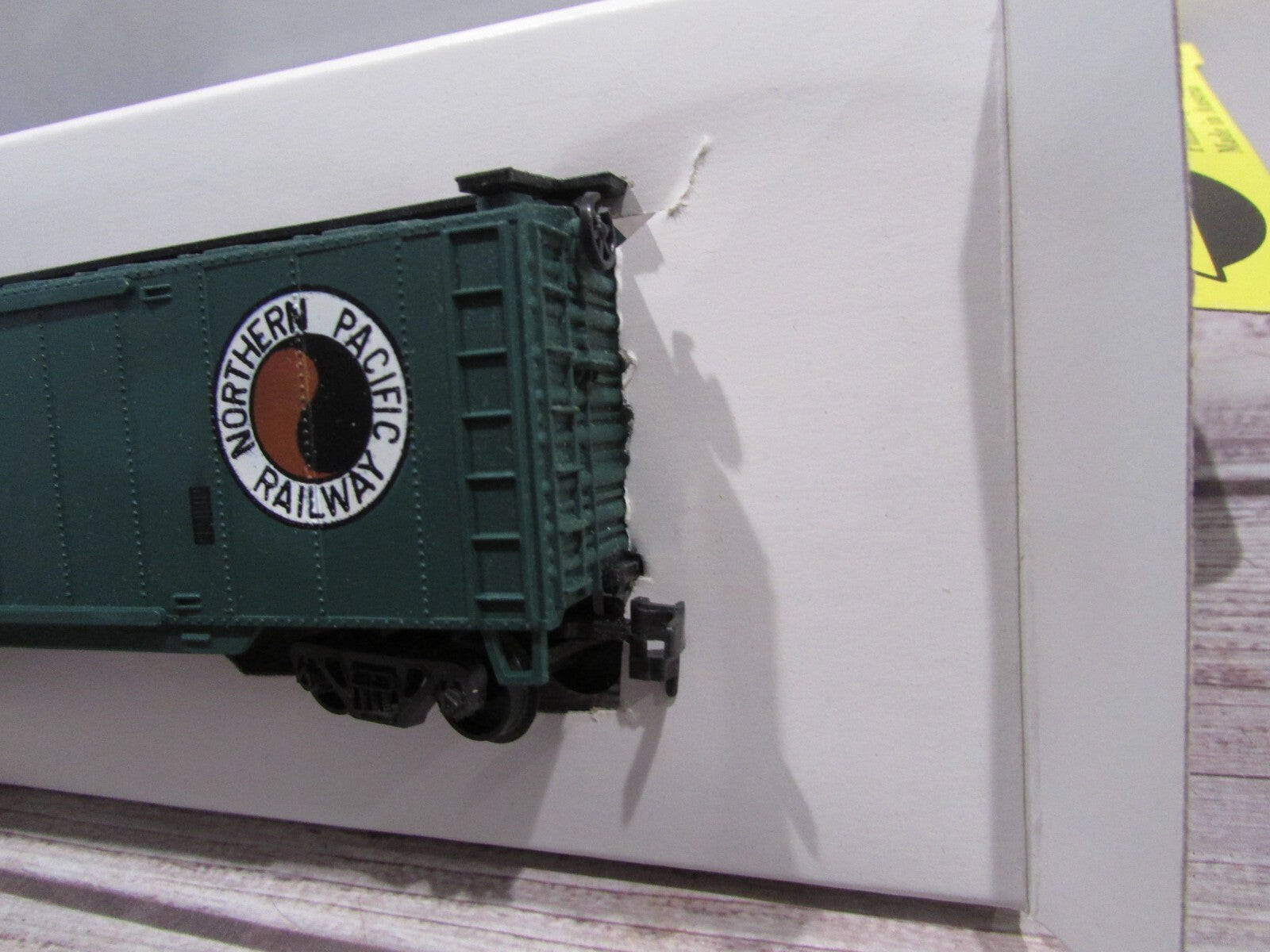 HO Scale AHM 5422 50' Box Car Combo Northern Pacific Railway  RTR