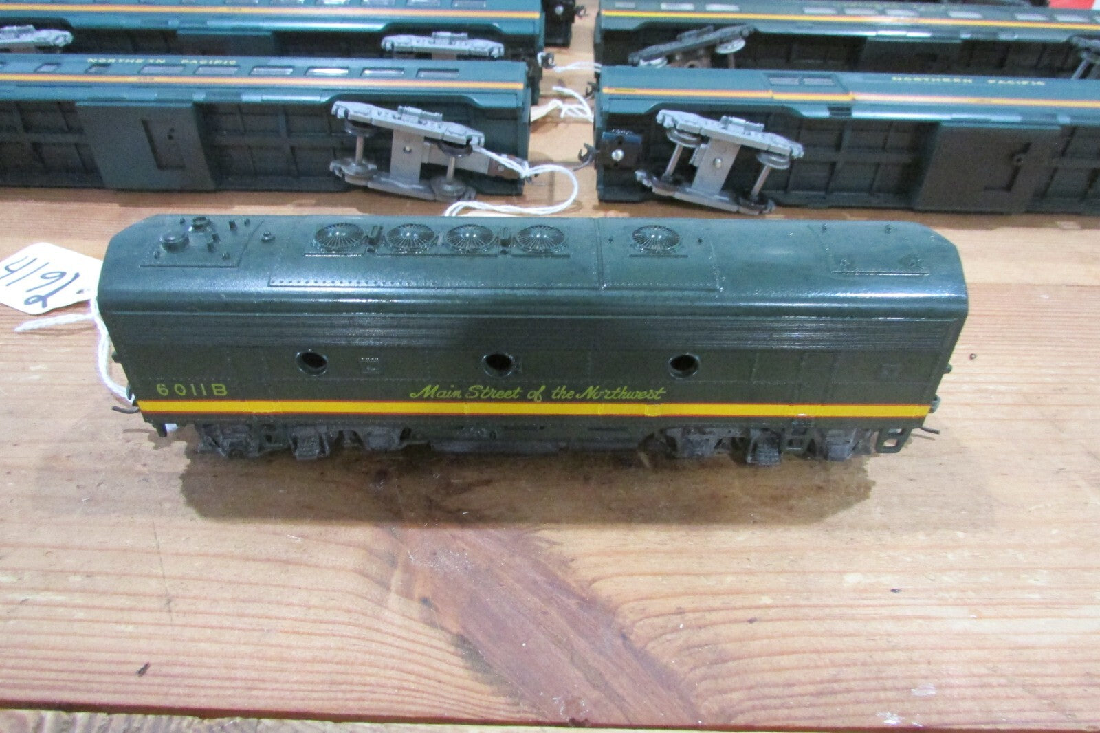 HO Scale Athearn Assorted  (6)Passenger Cars & (1) Unit B Dummy NP Lot#3745