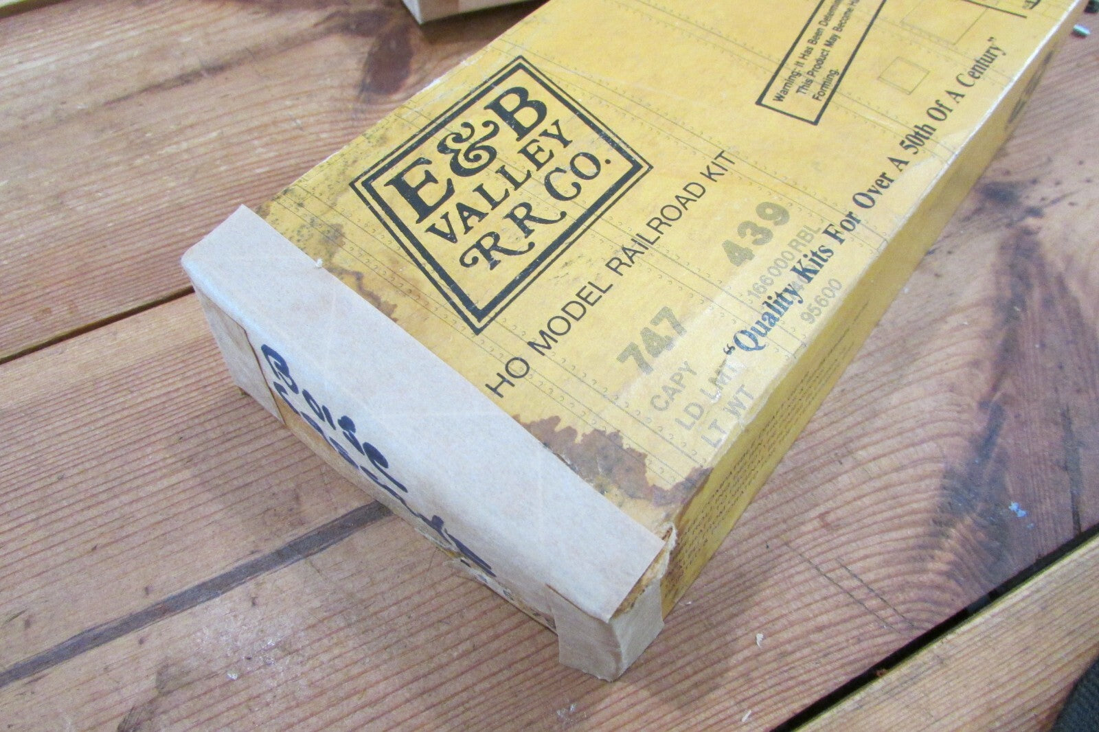 HO Scale E&B Valley RR Boise Cascade Thrall Door Car Kit   Lot#4721