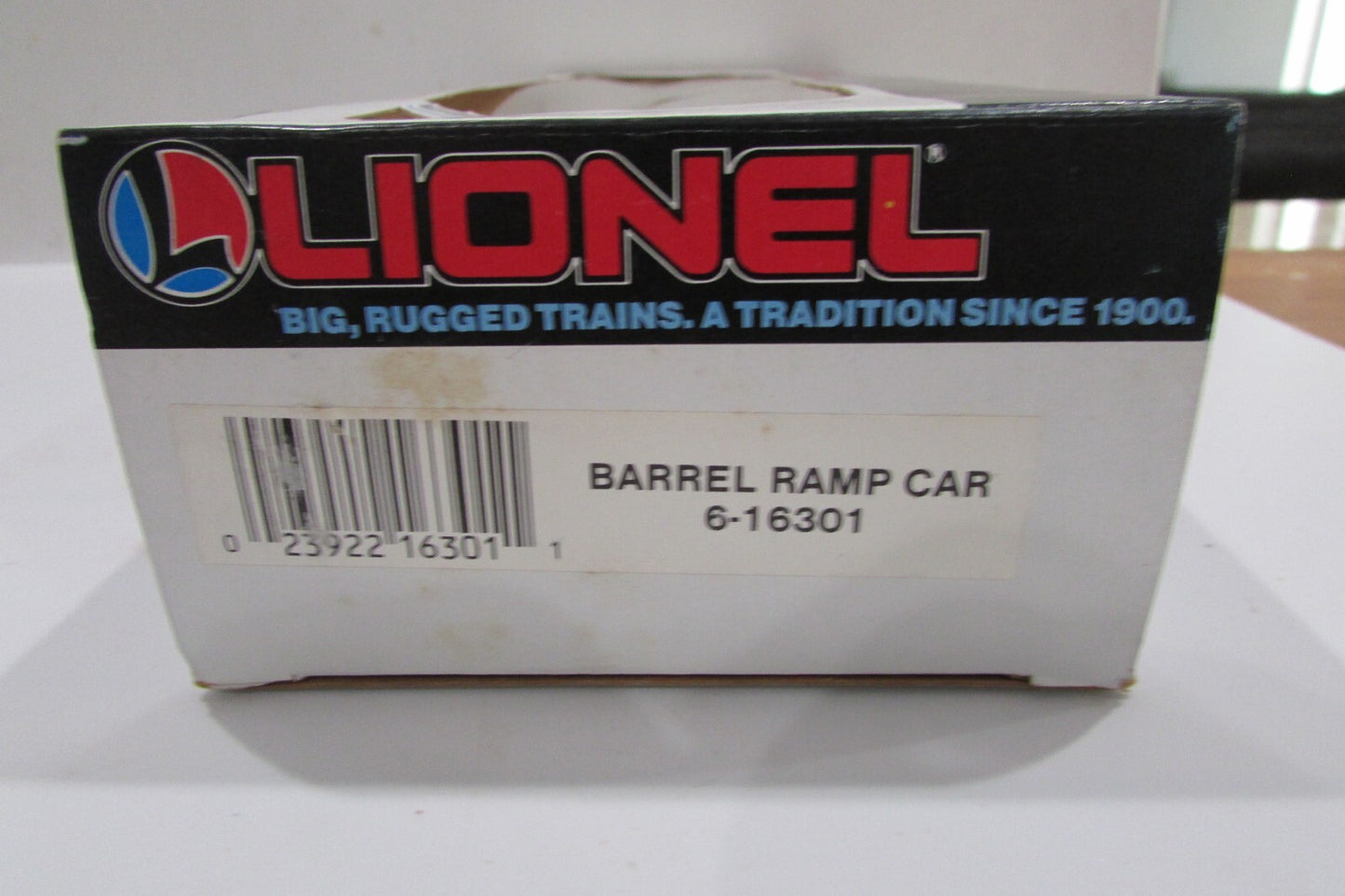 O Gauge  Lionel 6-16301  Barrel Ramp Car (8Barrel)
