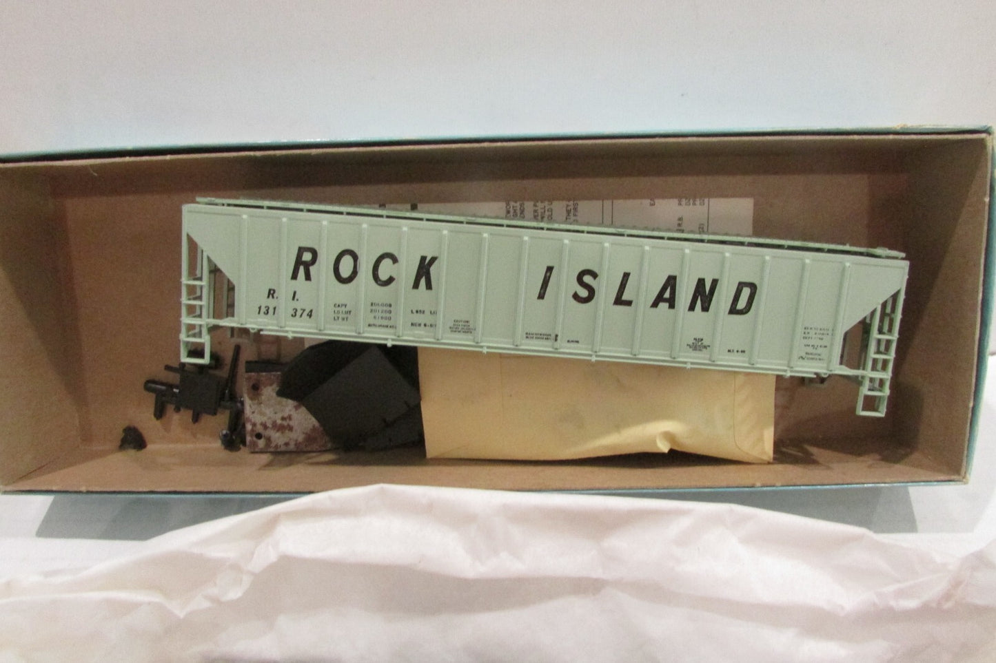 HO Scale Athearn 5310 Rock Island Covered Hopper Kit