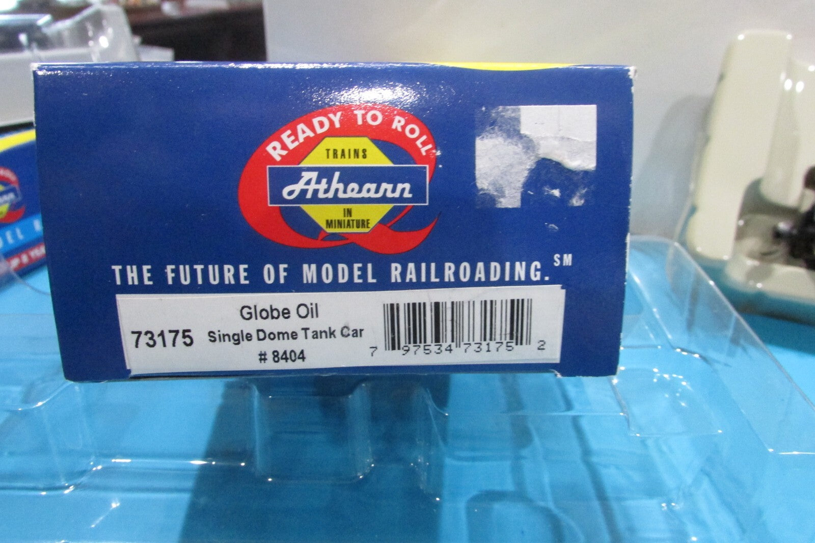 Ho Scale Athearn 73175 Globe Oil Single Dome Tank Car #8404