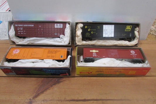 HO Scale Roundhouse (4) Assorted Freight Cars RTR Lot#4377