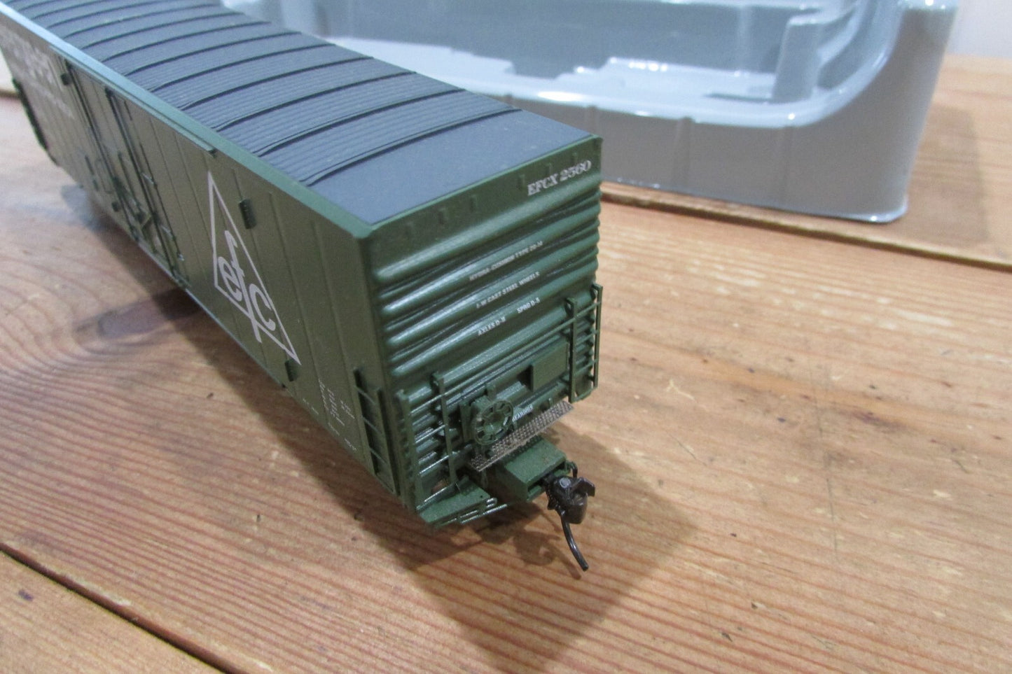 HO Scale Athearn G4307 50' P.C & F Box Car Smooth Side 10'-6" Plug Door ATH4608