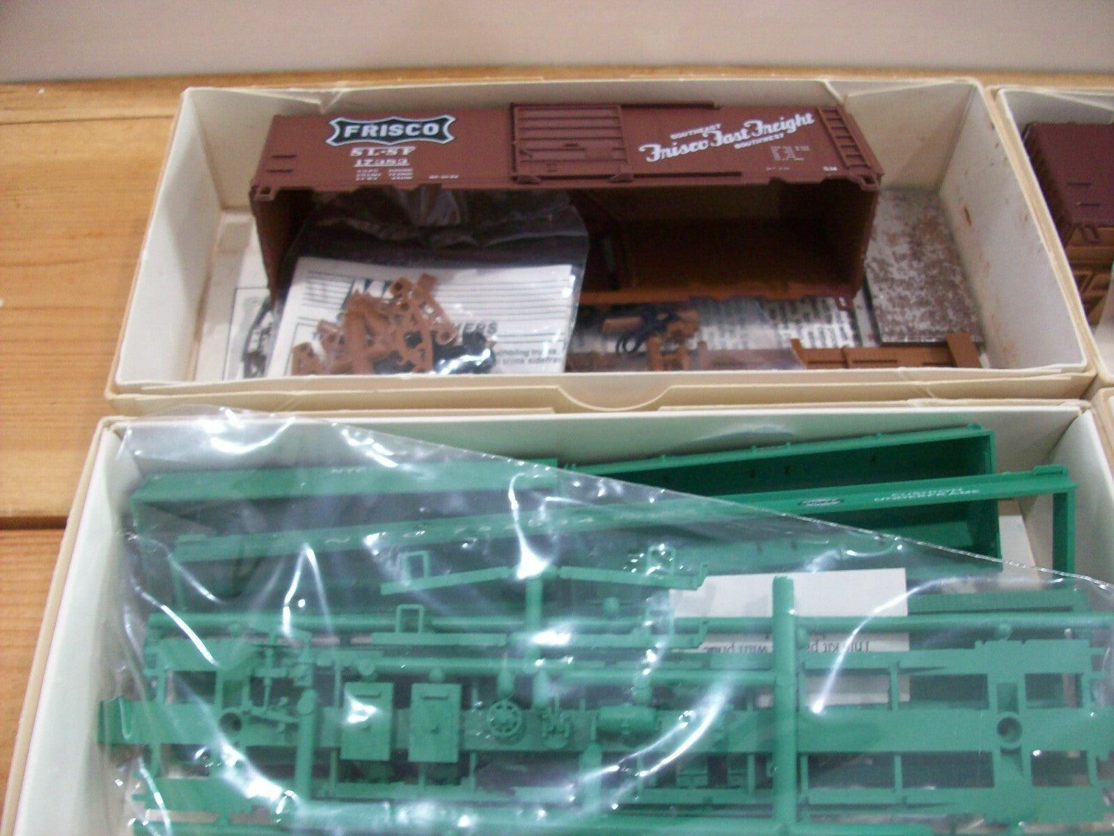 HO Scale (4) Walthers Assorted Freight Cars New Kits Lot#4072