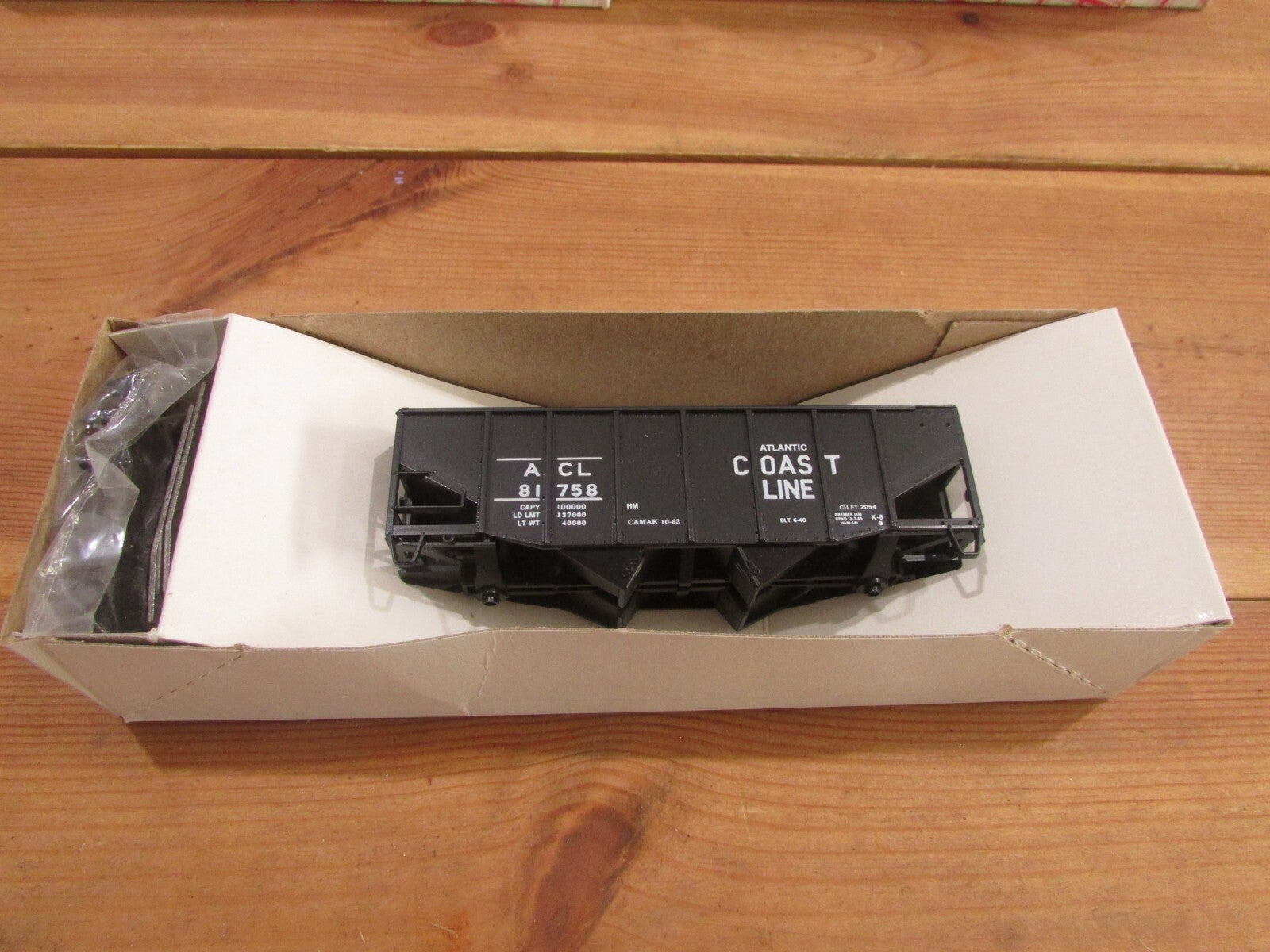 HO Scale (4) Stewart Hobbies Assorted Hopper Cars Kits  Lot#1040
