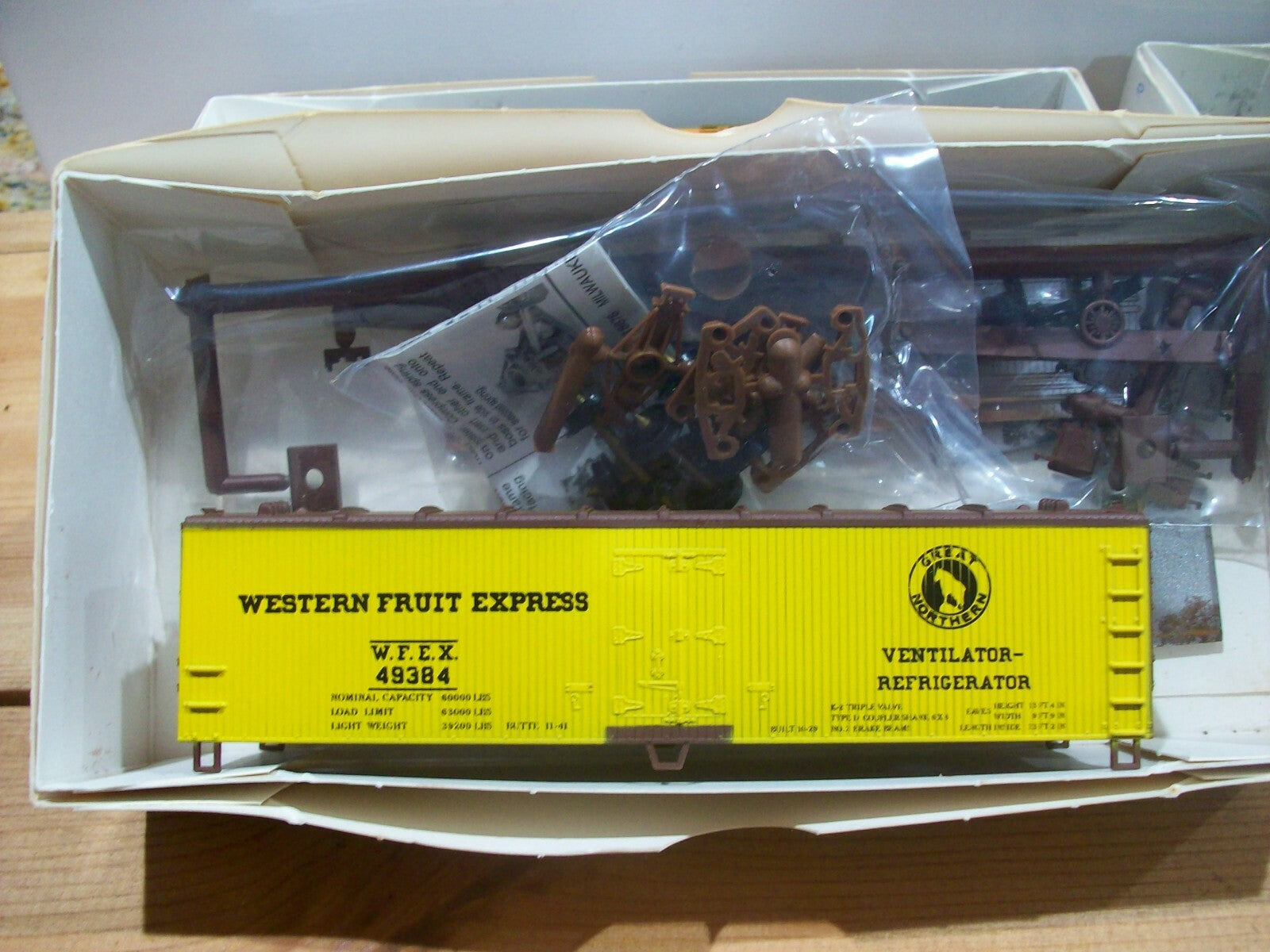 HO Scale (4 )Assorted Walthers Freight Cars Kits Lot#4069