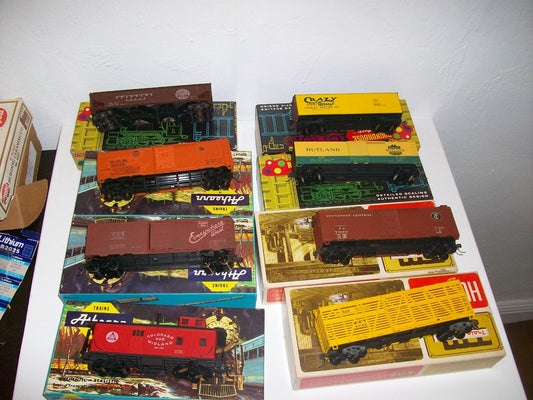 HO Scale (8) Assorted Freight Cars in Box Lot#4118
