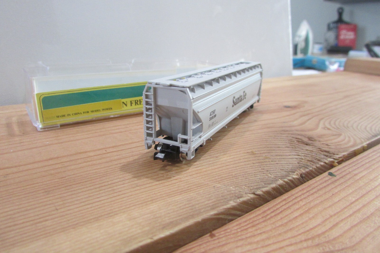 N Scale Model Power 3465 55" Cylindrical Hopper Santa Fe