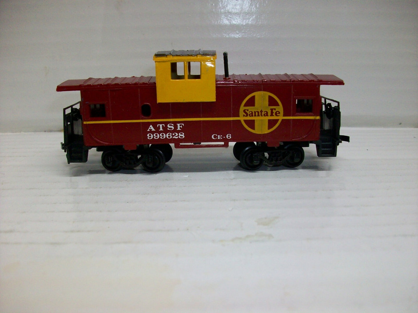Ho Scale Bachmann  (2)Wide Vision Caboose & (1) All Steel Caboose Lot#0387