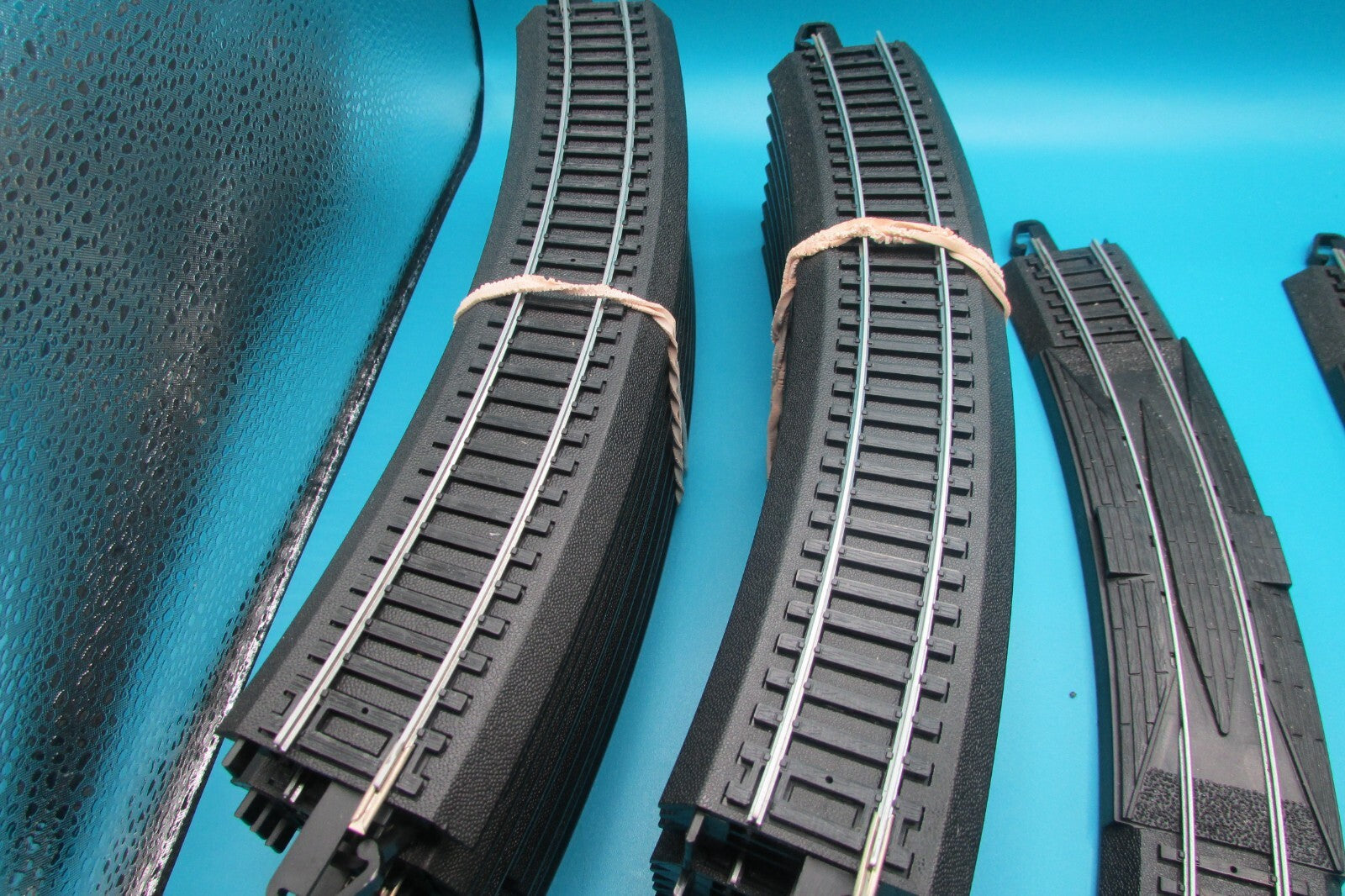 HO Scale Bachmann E-Z Track 30pcs Black Tracks Lot#4476