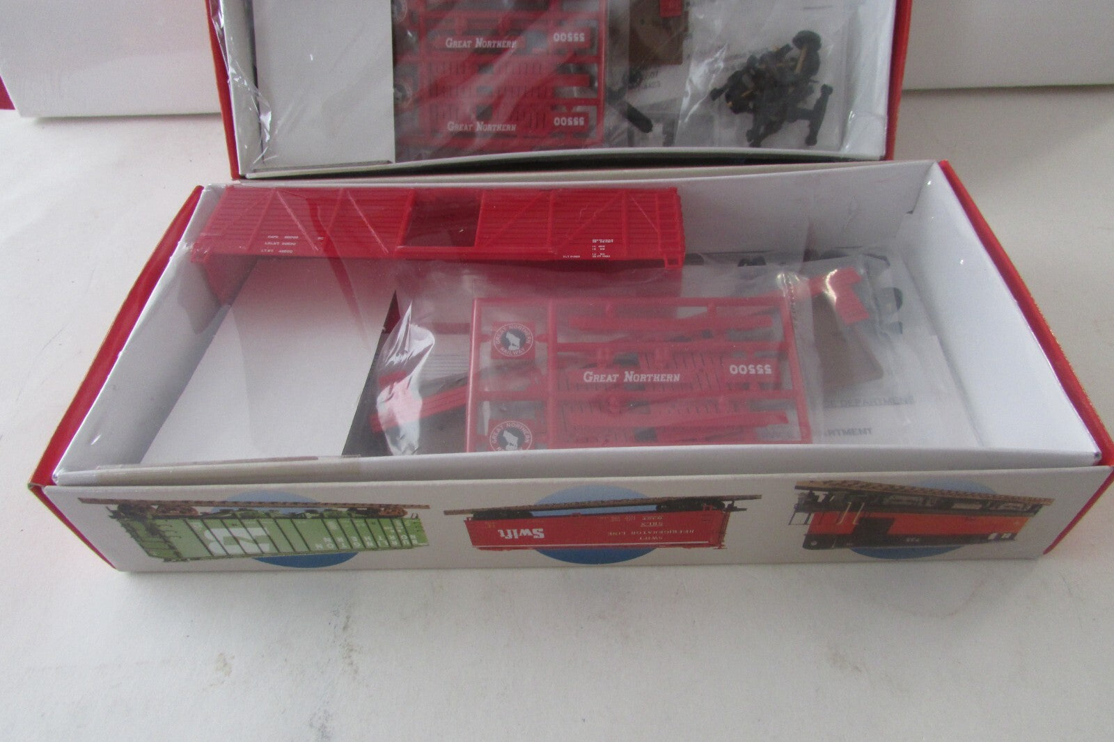 HO Scale (3)Walthers  932-2763 40' Stock Cars Great Northern Lot#4062
