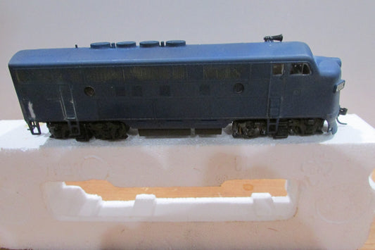 HO Scale Life-Like F3A Diesel Locomotive #200C   Lot#2744