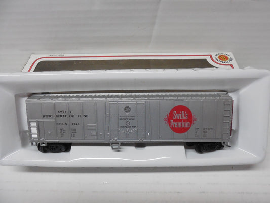 HO Scale Bachmann 76036 51' Steel Reefer '"Swift's Premium" Lot#0452