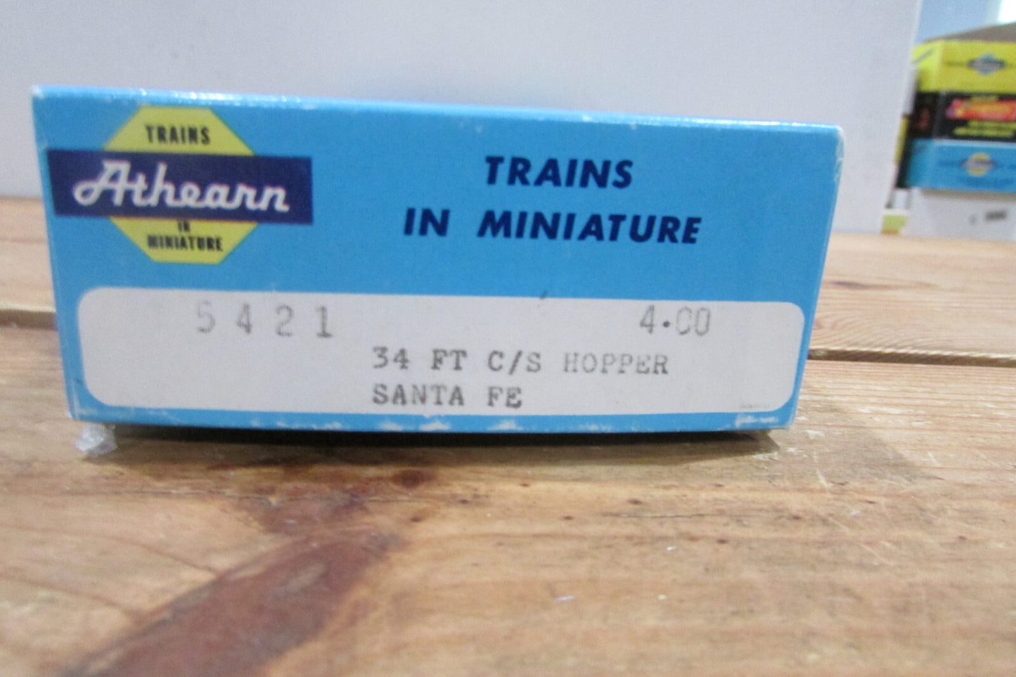 Ho Scale Athearn 5421 34ft c/s Hopper Santa Fe Kit  ATH4491