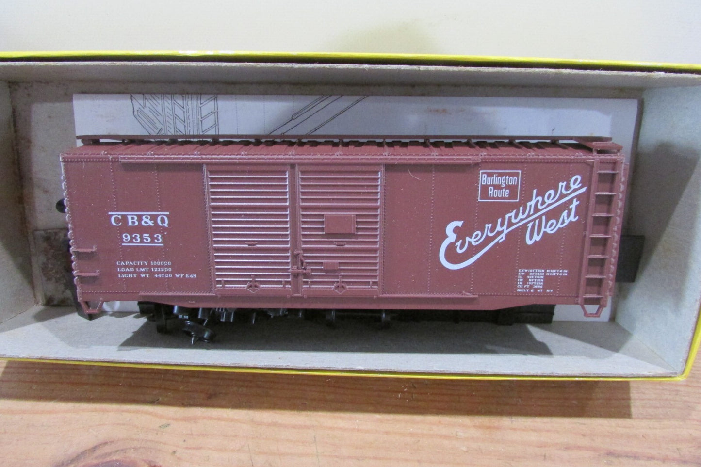 HO Scale Accurail 3006 40' DBL. DR. Steel Box CB&Q Kit
